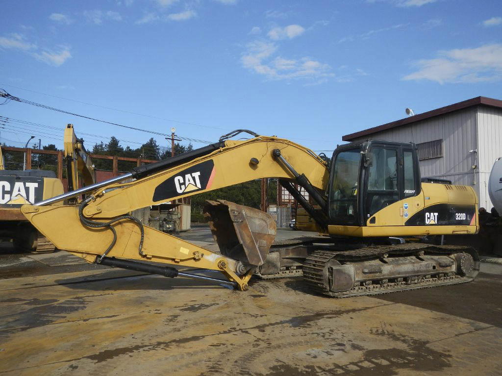 EXCAVATOR CAT 320DL